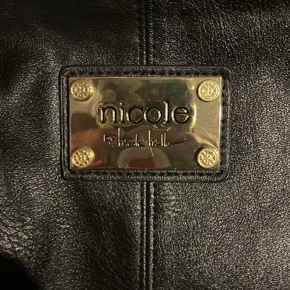 Nicole Miller  NWOT  Black shoulder bag  vegan leather  Gold tone accents chains - Picture 15 of 15